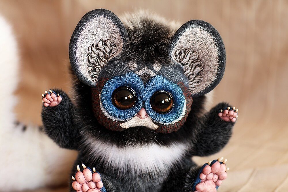 Tiny Griffin Lemur: Jay